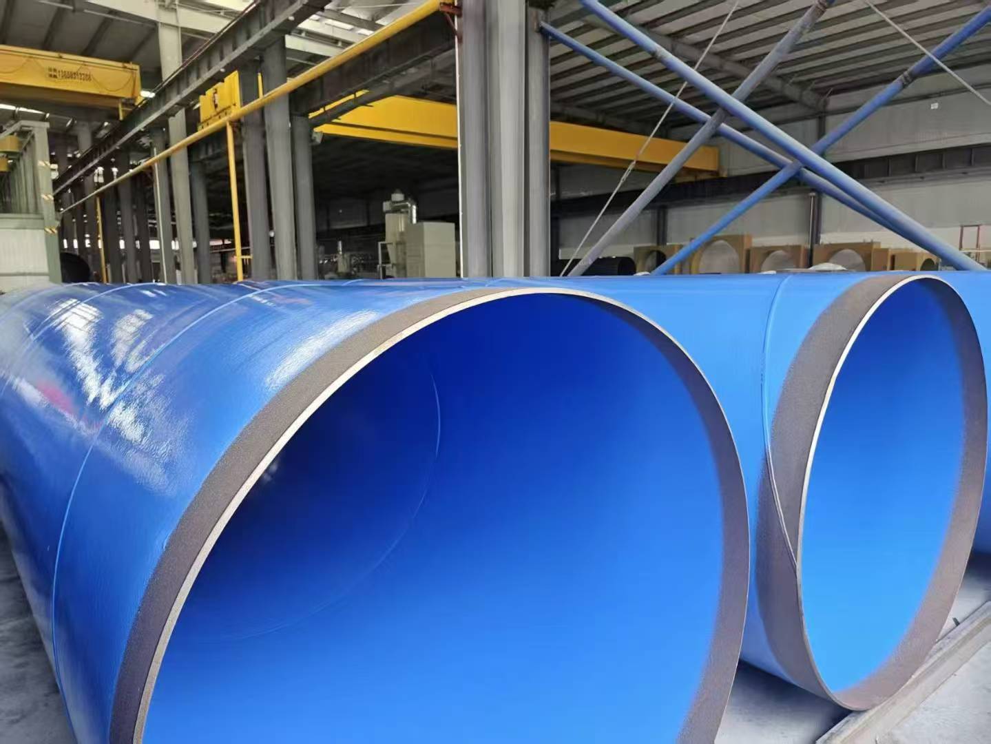 In che modo i tubi in acciaio rivestiti in plastica resistono al clima estremo del Medio Oriente?