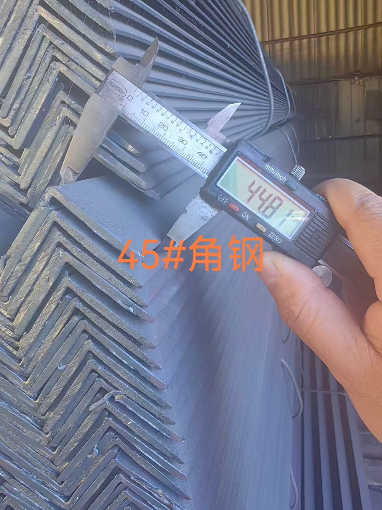 Tianjin Jumin Steel lancia l'acciaio angolare rivestito in plastica ad alte prestazioni per l'esportazione globale
